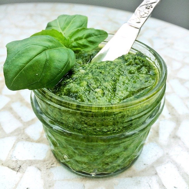 Pesto maken: 3 simpele manieren voor een overheerlijke zelfgemaakte pesto